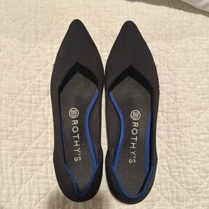 Rothy’s the point-size 8.5 Black.